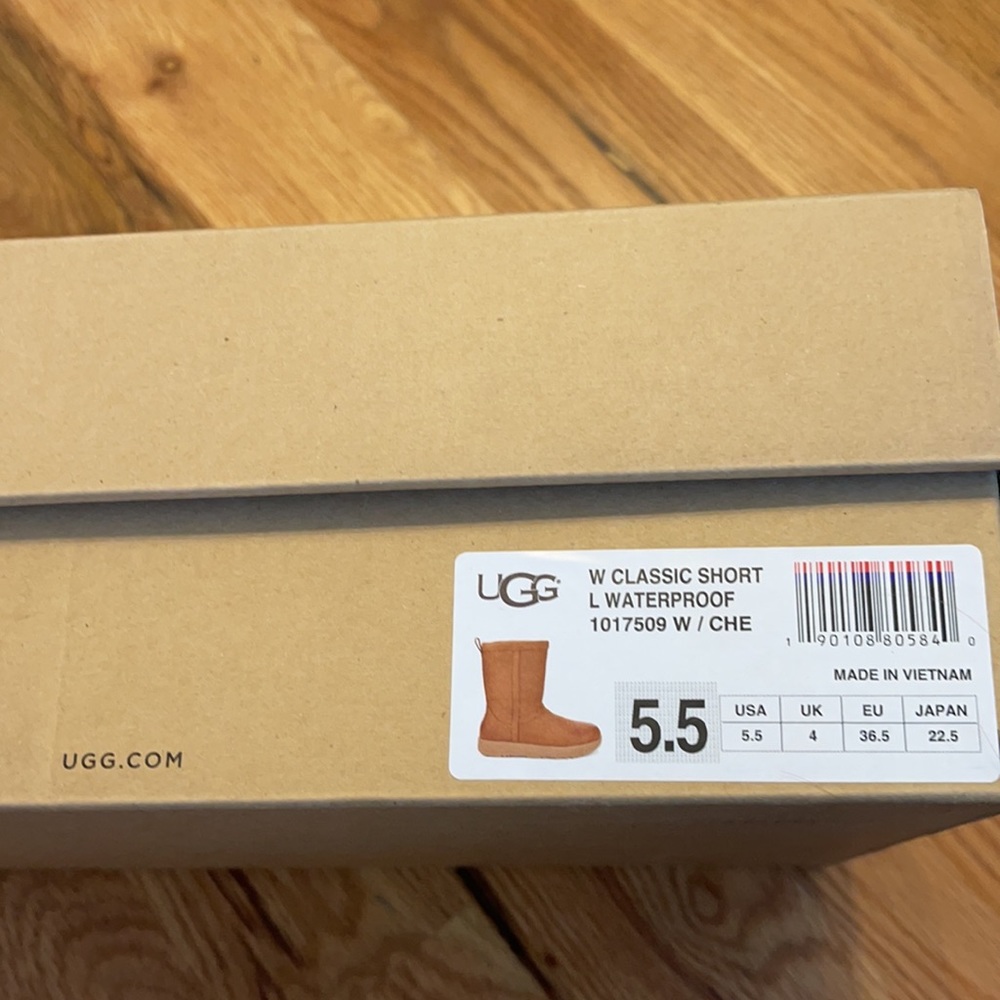 UGG size 5.5 waterproof classic short women’s - Picture 6 of 9